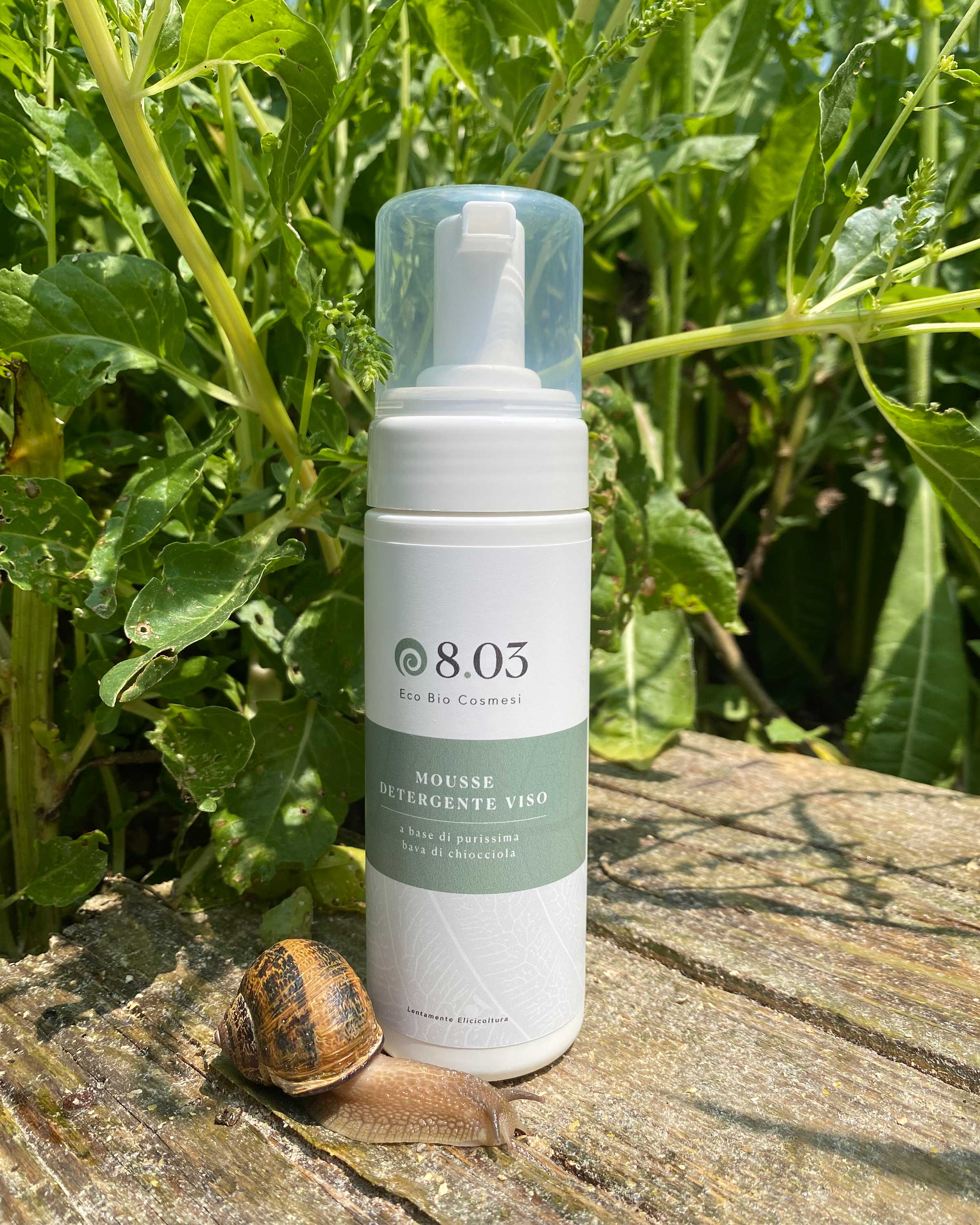 Mousse detergente viso a base di bava di chiocciola
